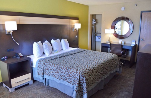 Carlsbad Hotel | Days Inn by Wyndham Carlsbad