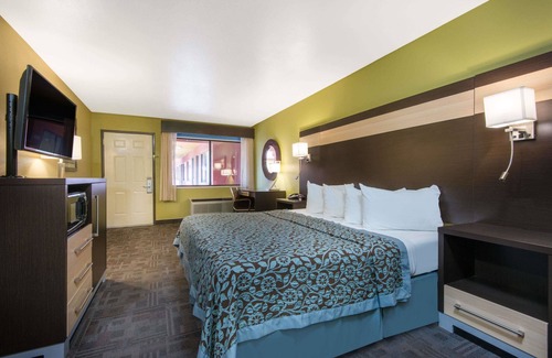 Carlsbad Hotel | Days Inn by Wyndham Carlsbad