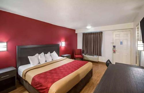 Tad Hotel | Days Inn by Wyndham Charleston WV