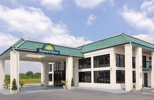 Clinton Hotel | Days Inn by Wyndham Clinton