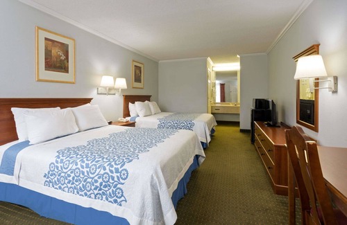 Clinton Hotel | Days Inn by Wyndham Clinton