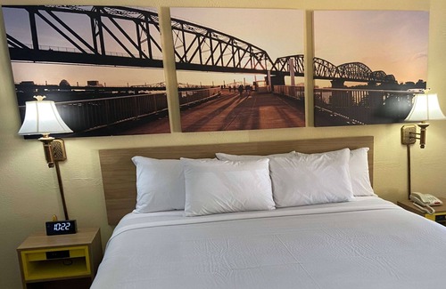 Clinton Hotel | Days Inn by Wyndham Clinton