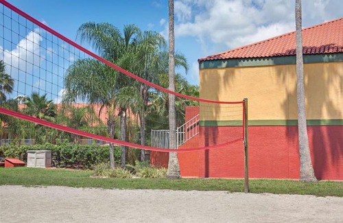Cocoa Hotel | Days Inn by Wyndham Cocoa Cruiseport West At I-95 524