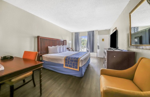 Daytona Beach Hotel | Days Inn by Wyndham Daytona Beach Speedway