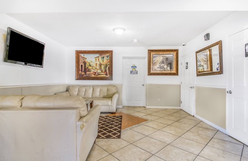 Daytona Beach Hotel | Days Inn by Wyndham Daytona Beach Speedway