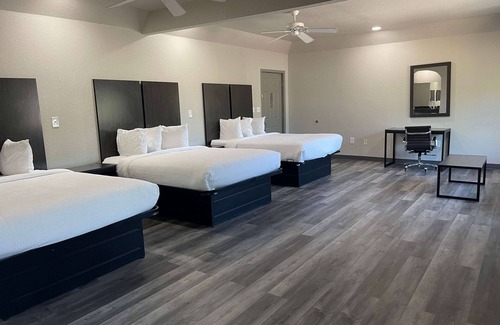 Dickinson Hotel | Days Inn by Wyndham Dickinson TX