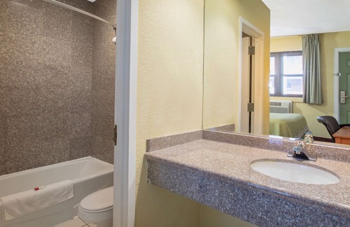 Elmsford Hotel | Days Inn by Wyndham Elmsford/White Plains