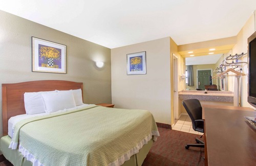 Elmsford Hotel | Days Inn by Wyndham Elmsford/White Plains