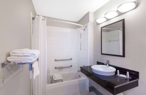 Ennis Hotel | Days Inn by Wyndham Ennis