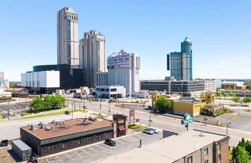 Fallsview Hotel | Days Inn by Wyndham Fallsview