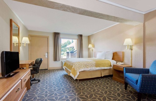 White Hall Hotel | Days Inn by Wyndham Fairmont