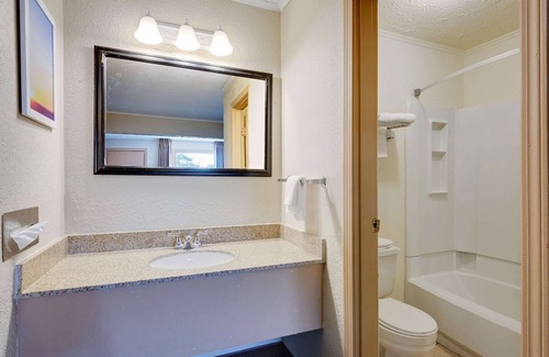 White Hall Hotel | Days Inn by Wyndham Fairmont