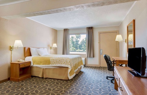 White Hall Hotel | Days Inn by Wyndham Fairmont