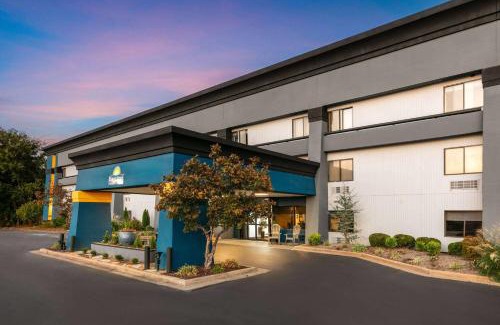 Fort Smith Hotel | Days Inn by Wyndham Fort Smith
