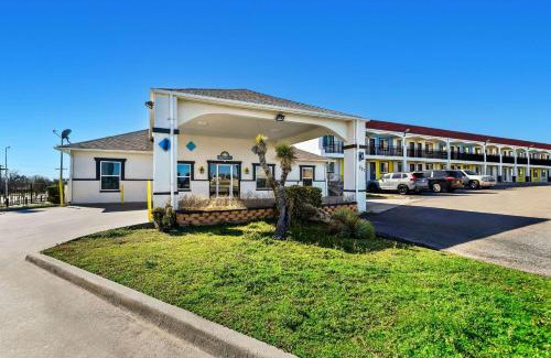 Gainesville Hotel | Days Inn by Wyndham Gainesville