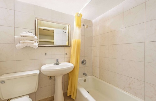 Gainesville Hotel | Days Inn by Wyndham Gainesville