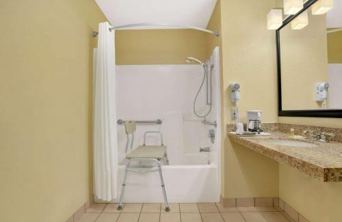 Globe Hotel | Days Inn by Wyndham Globe