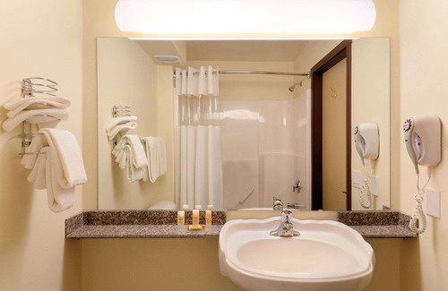 Clairmont Hotel | Days Inn by Wyndham Grande Prairie