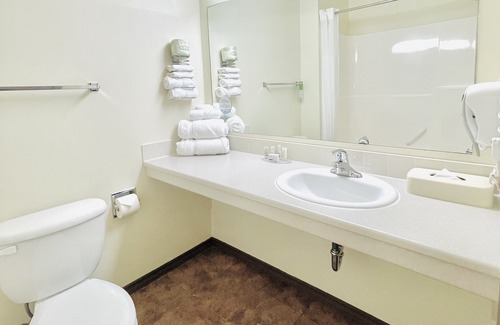 Clairmont Hotel | Days Inn by Wyndham Grande Prairie