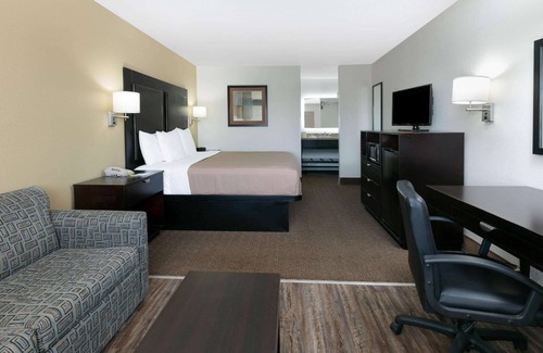Granbury Hotel | Days Inn by Wyndham Granbury