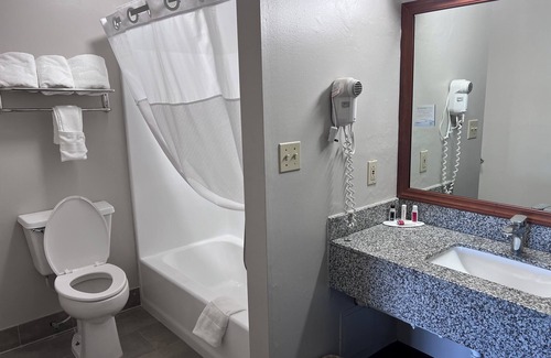 Greenville Hotel | Days Inn by Wyndham Greenville