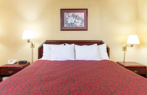 Hagerstown Hotel | Days Inn by Wyndham Hagerstown I-70