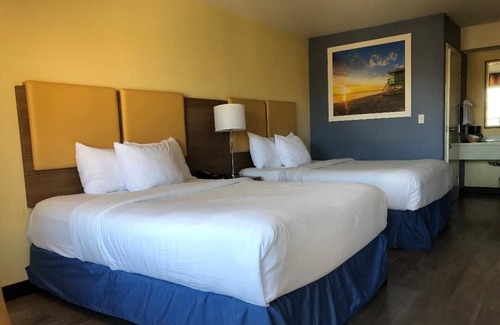 Hayward Hotel | Days Inn by Wyndham Hayward Airport