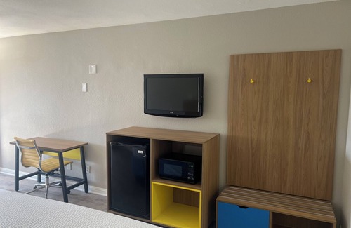 Hemet Hotel | Days Inn by Wyndham Hemet