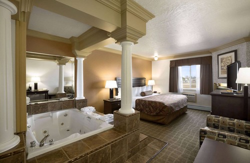 High Level Hotel | Days Inn by Wyndham High Level
