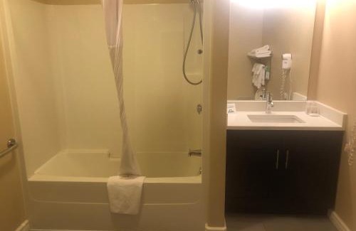 Hinton Hotel | Days Inn by Wyndham Hinton