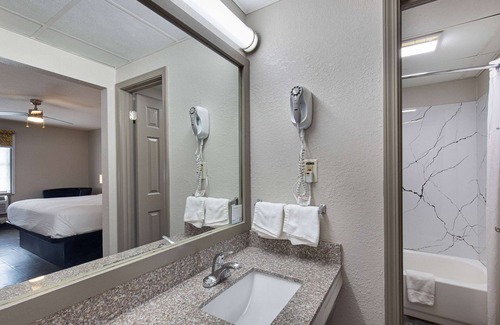 Holladay Hotel | Days Inn by Wyndham Holladay