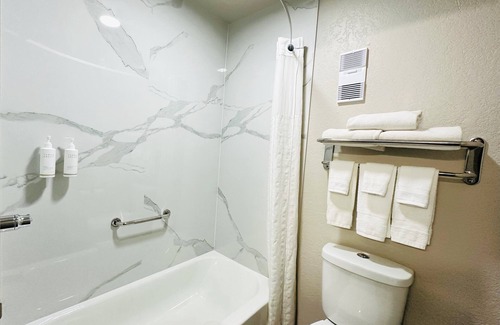 Holland Hotel | Days Inn by Wyndham Holland