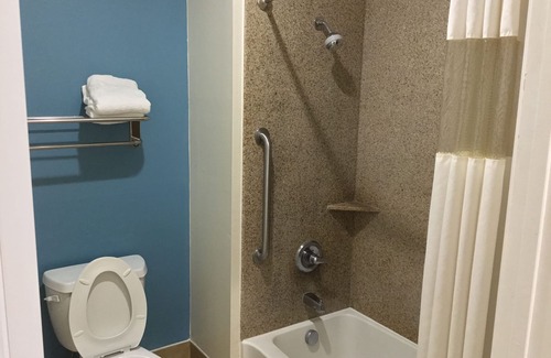 Humble Hotel | Days Inn by Wyndham Humble/Houston Intercontinental Airport
