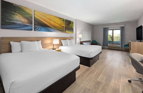 Hutchinson Hotel | Days Inn by Wyndham Hutchinson