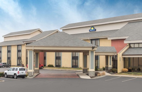 Castleton Hotel | Days Inn by Wyndham Indianapolis Northeast