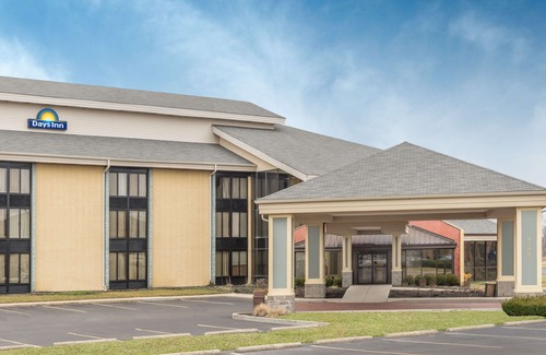 Castleton Hotel | Days Inn by Wyndham Indianapolis Northeast
