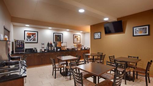 Indiana Hotel | Days Inn by Wyndham Indiana Benjamin Franklin Highway