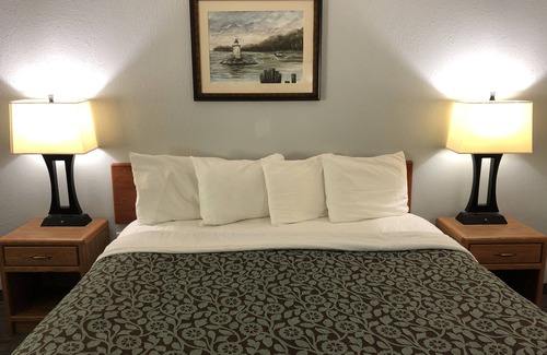 Iron Mountain Hotel | Days Inn by Wyndham Iron Mountain