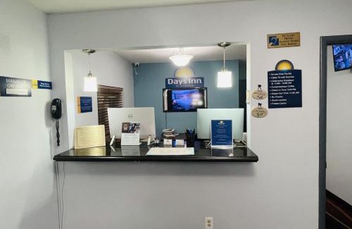 Jamestown Hotel | Days Inn by Wyndham Jamestown