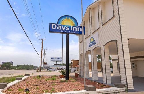 Kenedy Hotel | Days Inn by Wyndham Kenedy Karnes City