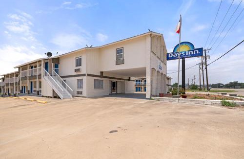 Kenedy Hotel | Days Inn by Wyndham Kenedy Karnes City