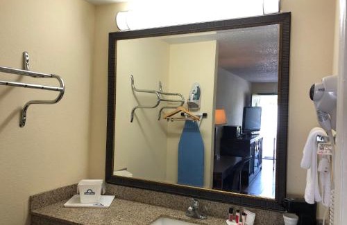 King Hotel | Days Inn by Wyndham King-Winston Salem Area