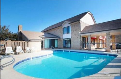 King Hotel | Days Inn by Wyndham King-Winston Salem Area