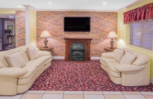 Lake Village Hotel | Days Inn by Wyndham Lake Village