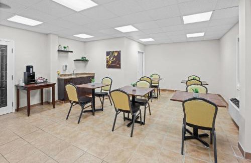 Lamont Hotel | Days Inn by Wyndham Lamont