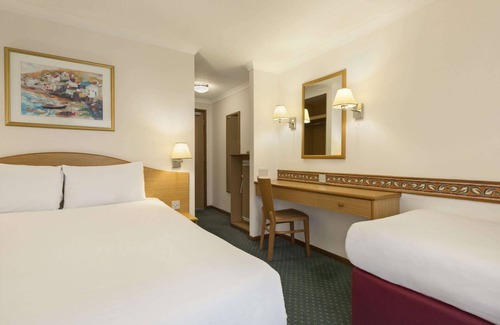 Oadby Hotel | Days Inn by Wyndham Leicester Forest East M1