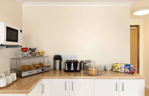 Oadby Hotel | Days Inn by Wyndham Leicester Forest East M1