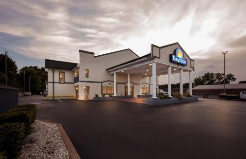 Lexington Hotel | Days Inn by Wyndham Lexington