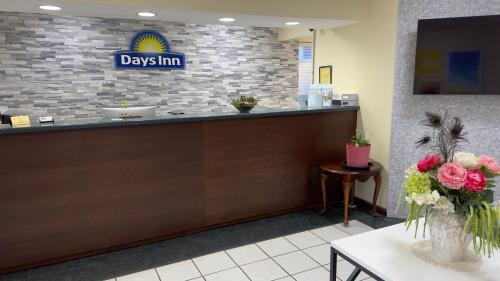 Lexington Hotel | Days Inn By Wyndham Lexington-Columbia