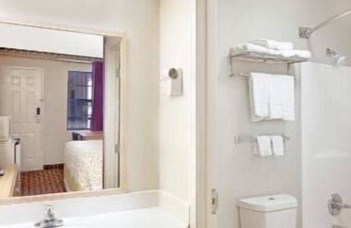 Lexington Hotel | Days Inn by Wyndham Lexington